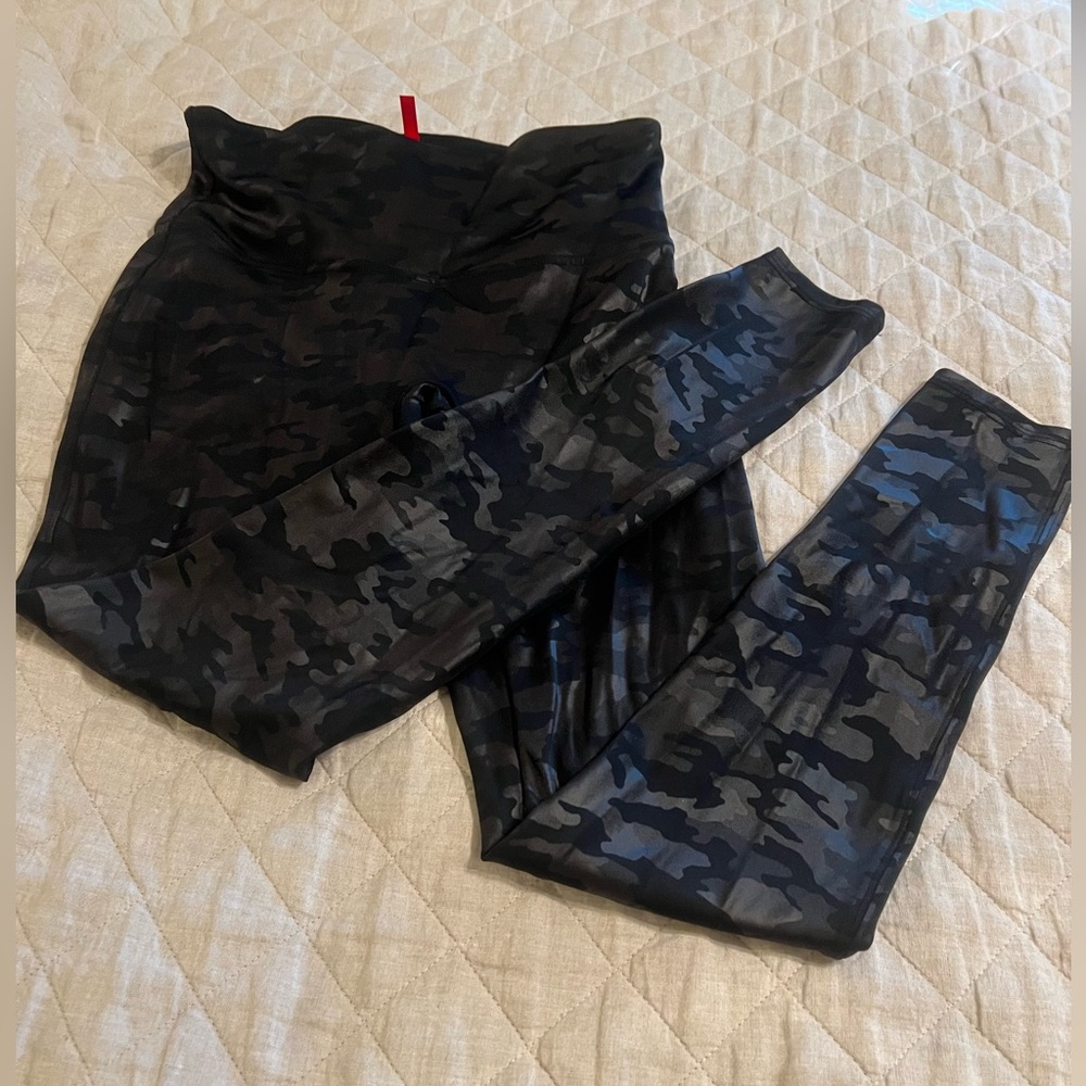 SPANX faux leather Matte Black Camo Leggings